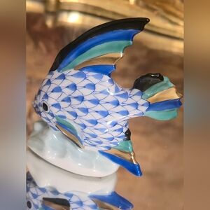 Herend Hungary Angel Fish BLUE Fishnet Porcelain Figurine #5295 2"x2.25" - Mint